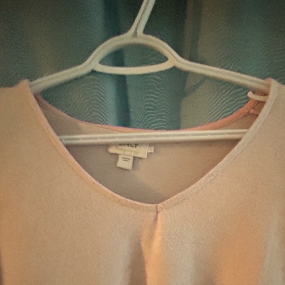 Only  size large aWomen's Soft Cream Long Sleeve Top- new or like new - Picture 6 of 7